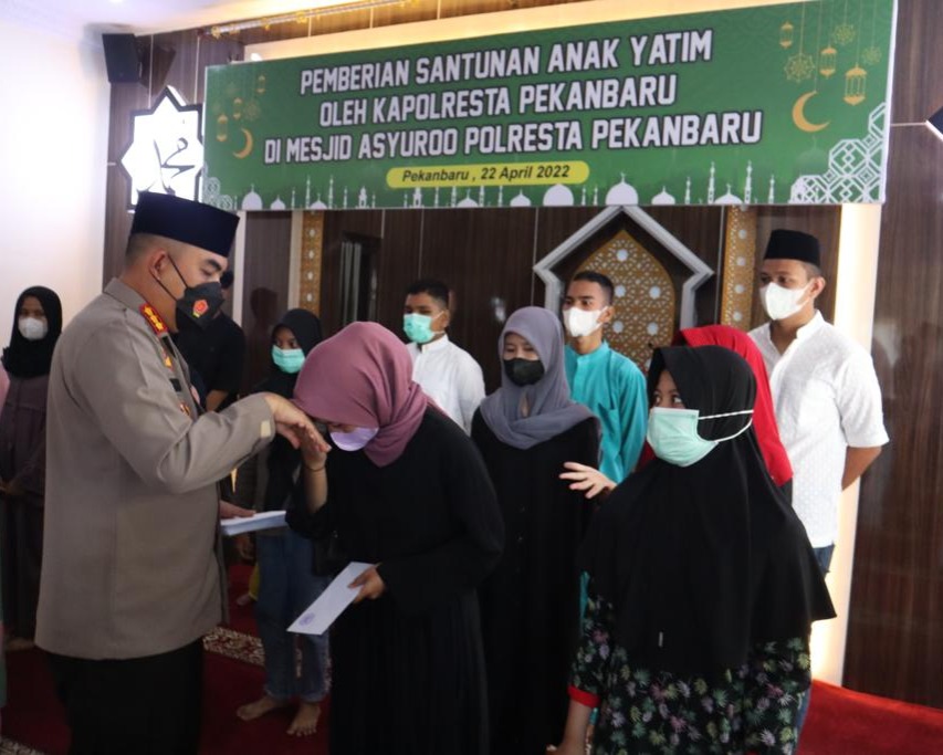 Jumat Berbagi, Kapolresta Pekanbaru Berikan Santunan Anak Yatim