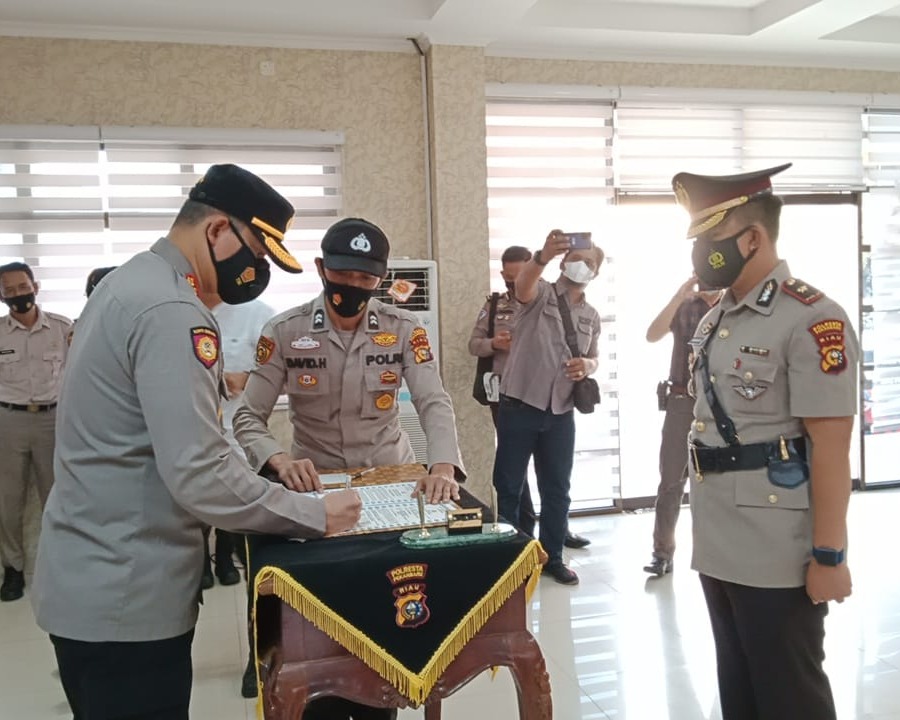 Kapolresta Pimpin Sertijab Kasat Lantas dan Kapolsek Rumbai Polresta Pekanbaru