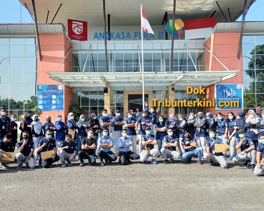 Puncak HUT Angkasa Pura II Ke 37, EGM Yogi Prastyo Suwandi Serahkan Program Bedah Rumah Dan 30 Kursi Roda Untuk Disabilitas