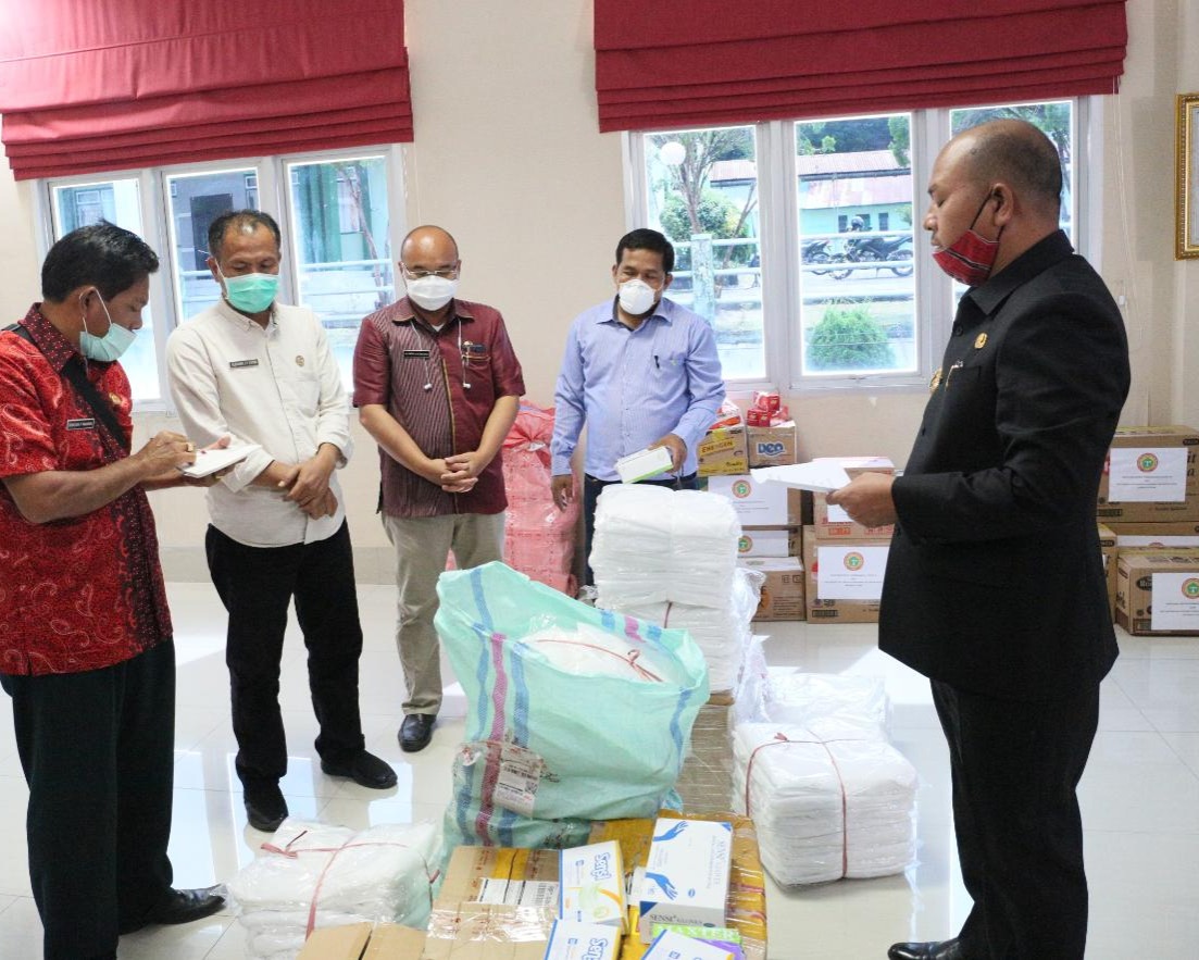Keluarga Besar Oppu Halasan Nababan Dukung Upaya Pemkab Taput Tanganani Pencegahan Penyebaran Covid-19