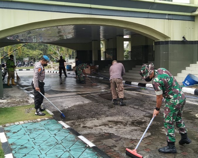Jajaran Kodim 0301/PBR Melaksanakan Karya Bakti Pembersihan Rumah Ibadah Serentak