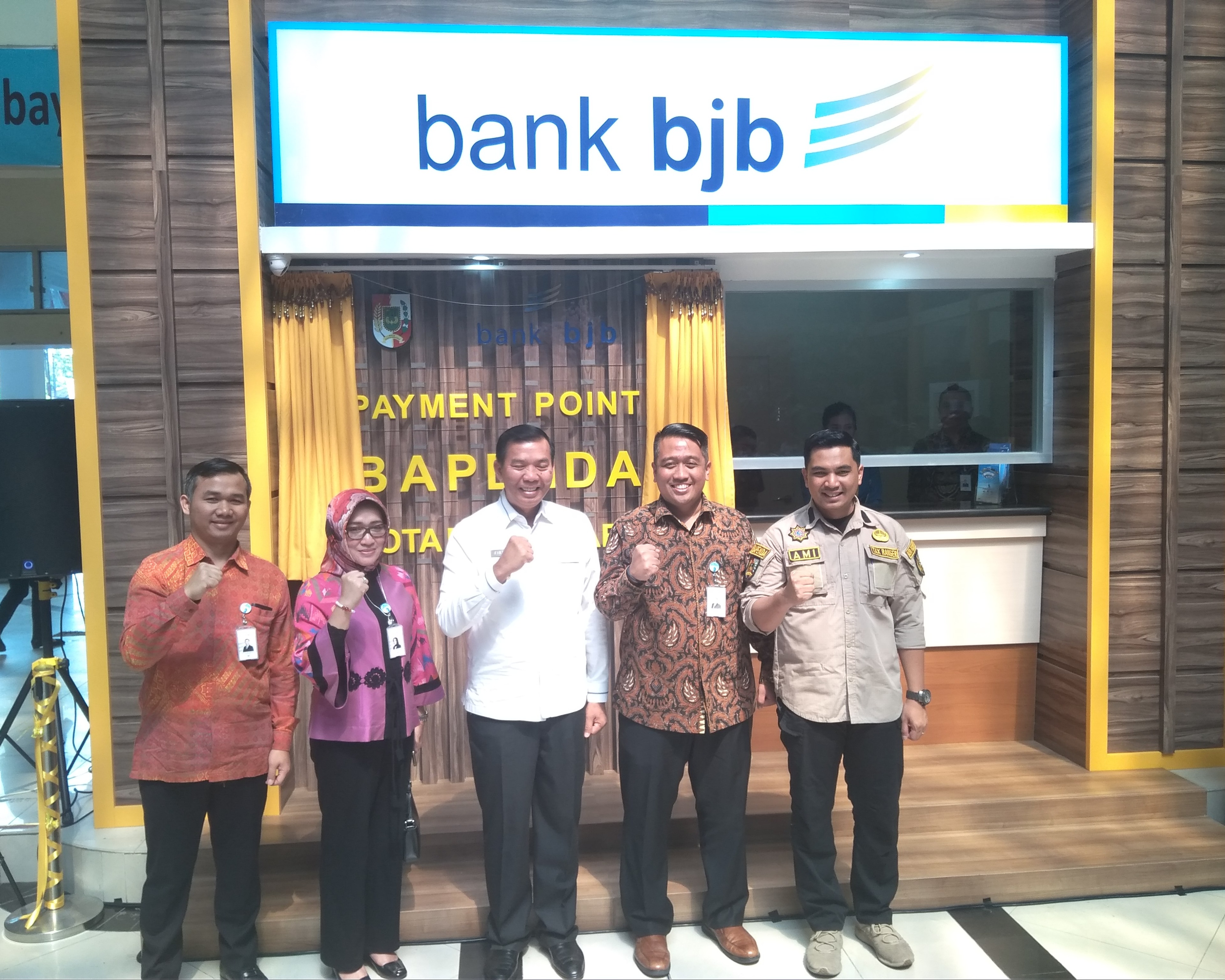 Walikota Meresmikan Konter Bank BJB Di Kantor Bapenda Pekanbaru