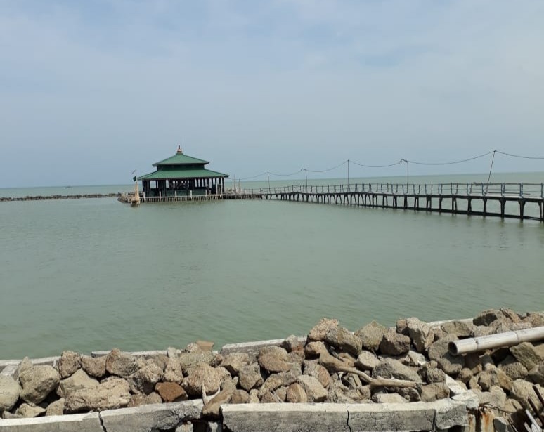 Wisata Religi Mengunjungi Makam Terapung Syekh Abdullah Mudzakir, yang Ramai Dikunjungi Peziarah