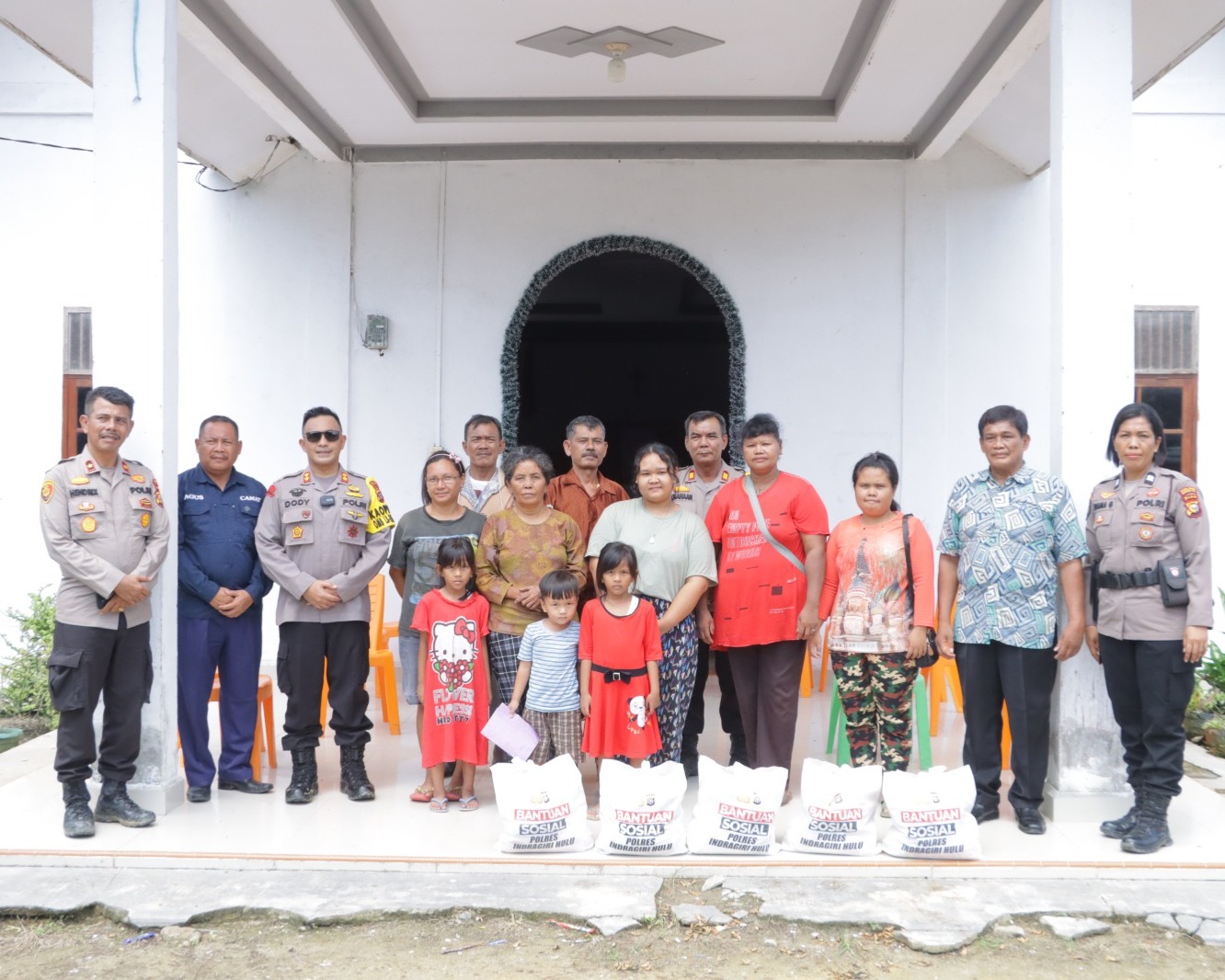 Jelang Nataru, Keluarga Besar Polres Inhu dan Jajaran Gelar Bakti Sosial