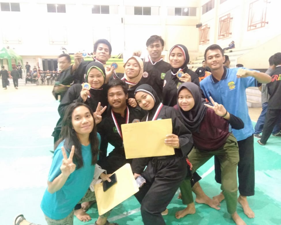 Putri Jati Kabupaten Rohil Sarifah Julisa Sabet Juara I Silat di Unilak Pekanbaru Provinsi Riau