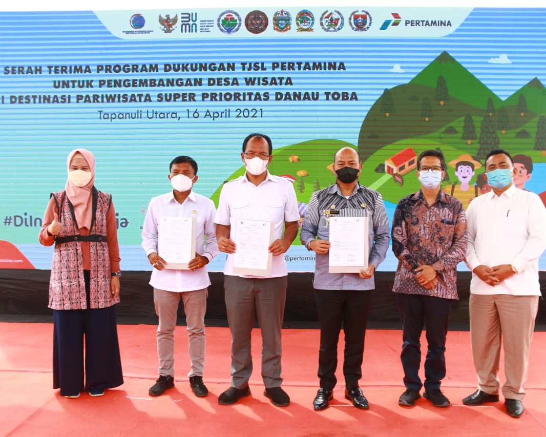 Bupati Taput Hadiri Peresmian Serah Terima Bantuan Program CSR PT Pertamina di Desa Aritonang