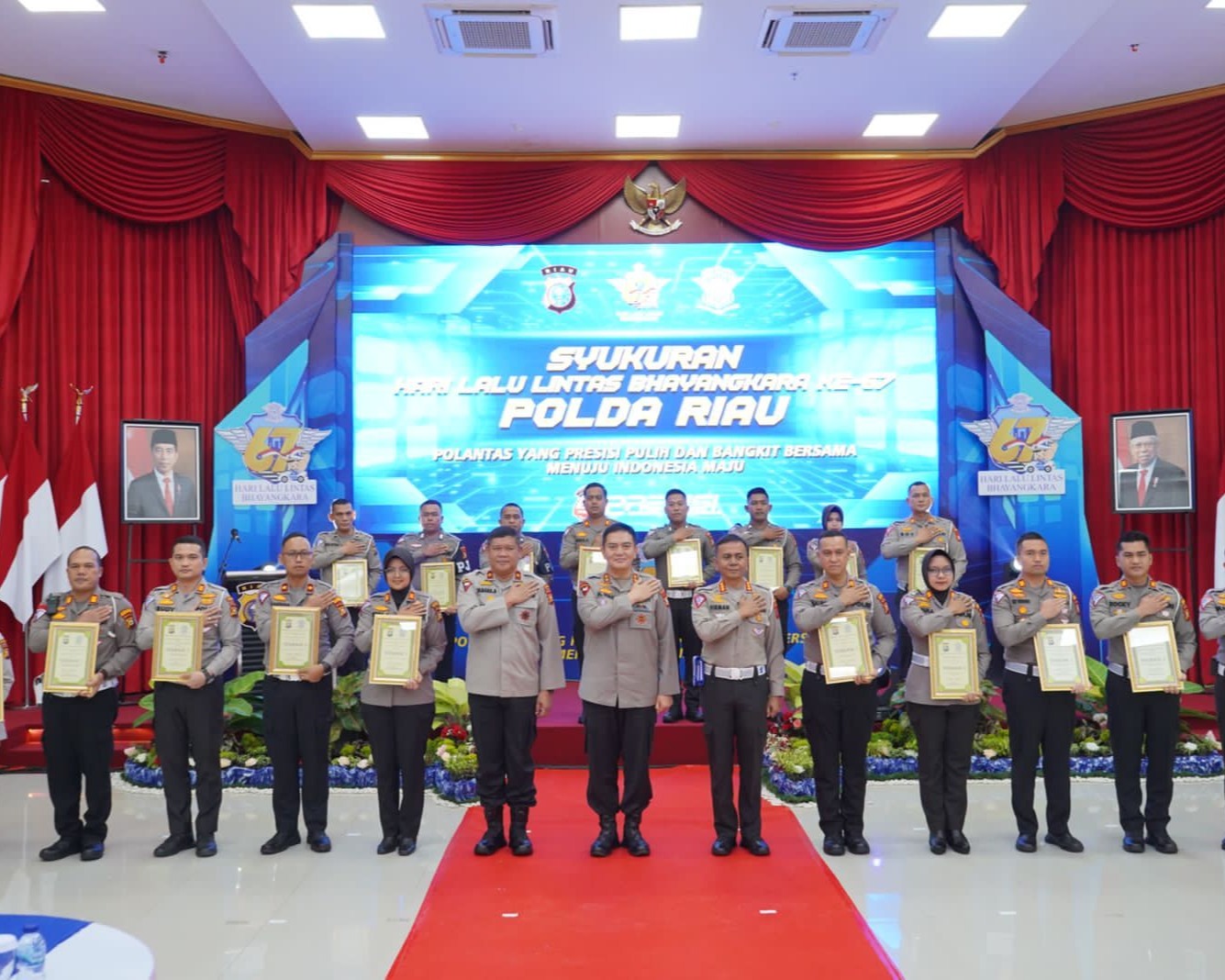 Sisihkan Gaji, Ditlantas Polda Riau Bedah Rumah Warga Kurang Mampu