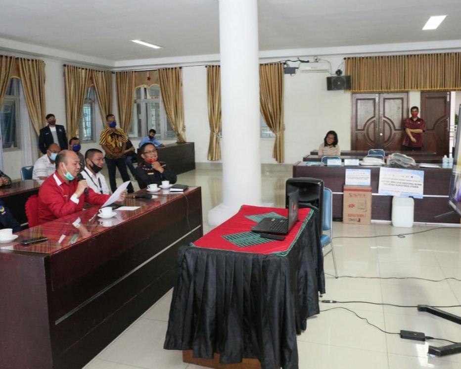 Bupati Taput Menerima Bantuan Dari Satgas Bencana BUMN Wilayah Sumut
