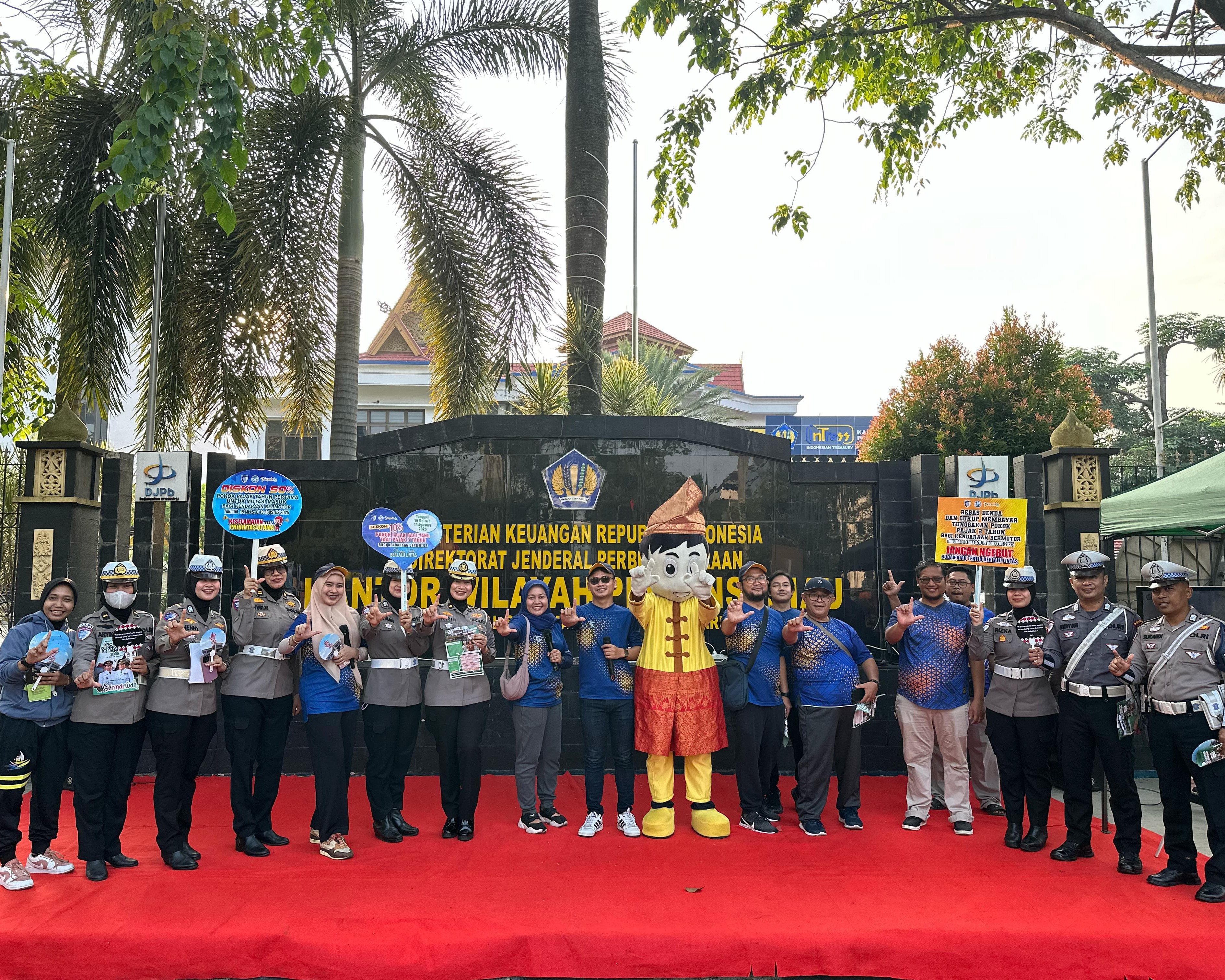 Masyarakat Apresiasi Polisi Lalu Lintas Hadirkan Edukasi Humanis di CFD Pekanbaru