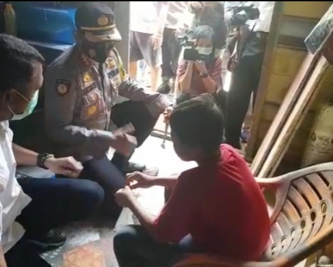 Kapolresta Pekanbaru Tinjau Langsung Lokasi Kebakaran Rumah Yang Menyebabkan Seorang Balita Umur 3,5 Tahun Meninggal Dunia