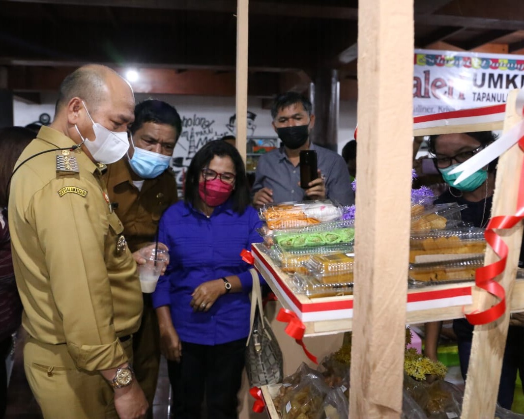 Majukan UMKM, Bupati Taput Launching Galeri UMKM Sopo Partungkoan