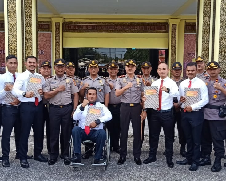 Enam Anggota Berprestasi dan Berdedikasi Tinggi, Terima Penghargaan dari Kapolres Kampar