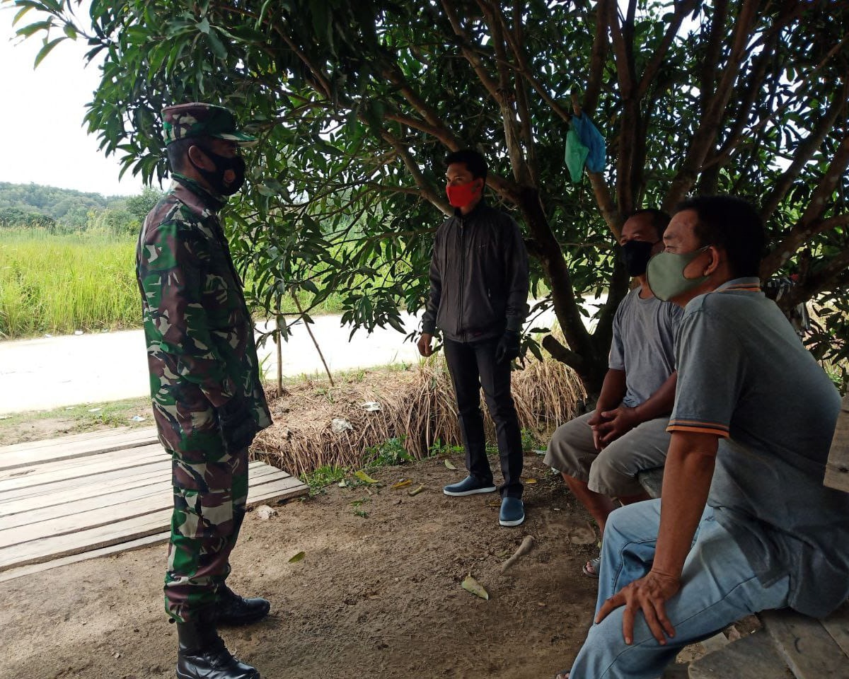 Meski Di Bulan Puasa, Anggota Kodim 0301/PBR Tetap Laksanakan Patroli Sosialisasi Karlahut