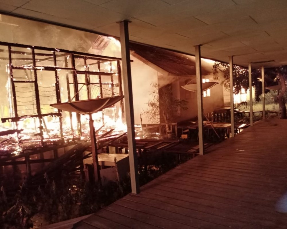 Pasangan Suami Istri Ditemukan Tewas Terbakar Didalam Rumahnya