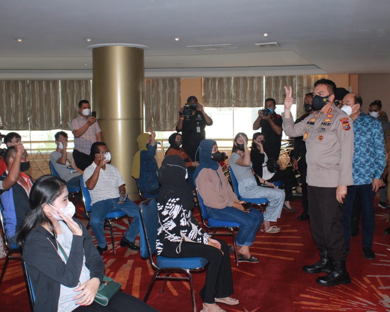 Dandim 0301/PBR Dampingi Kapolda Riau Tinjau Vaksinasi Booster