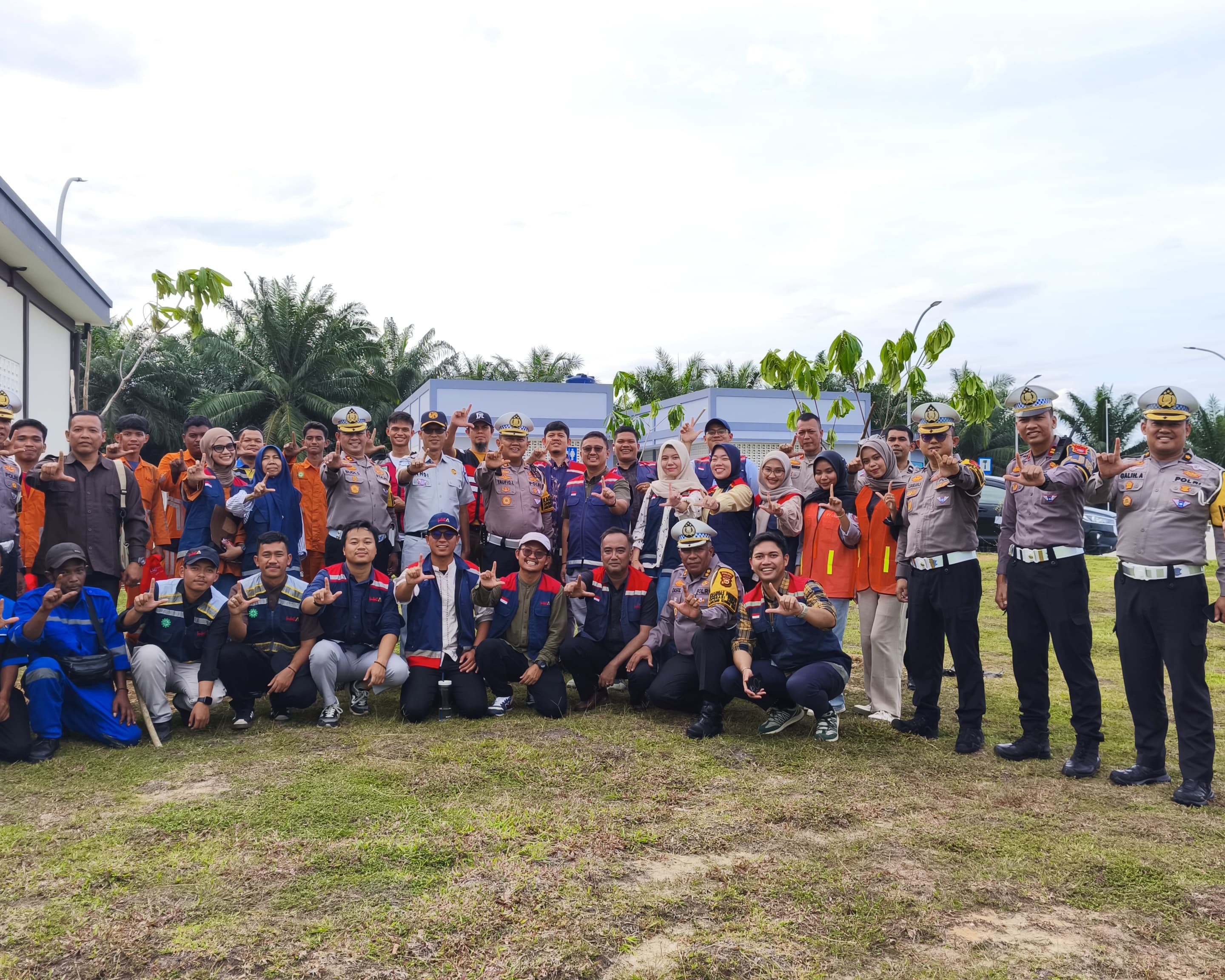 Polantas Menyapa Warnai Hari Ke-5, Operasi Zebra Lancang Kuning 2025 Di Tol Permai, Edukasi Hingga Tanam Pohon