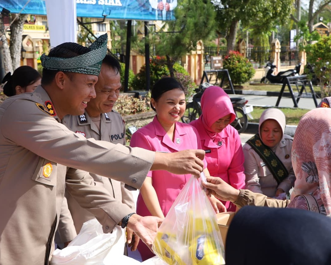 Polres Siak Gelar Gerakan Pangan Murah, Warga Serbu Sembako Harga Terjangkau