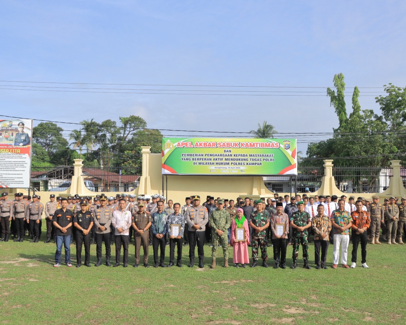 Polres Kampar Gelar Apel Akbar Sabuk Kamtibmas, Berikan Penghargaan Kepada Masyarakat Aktif Dukung Keamanan