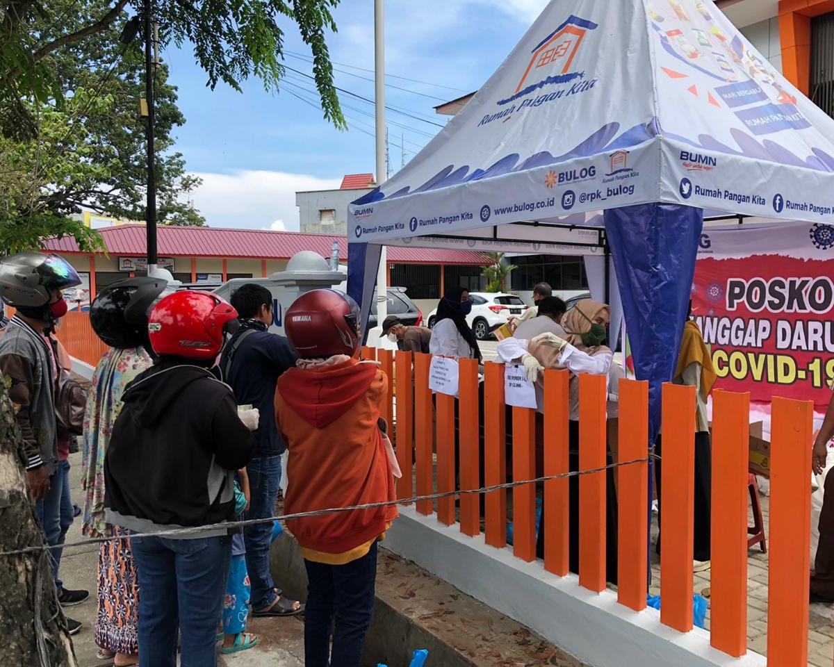 Bulog Kanwil Riau - Kepri Launching Layanan Publik Belanja Online Serta Gelar Paket Sembako Murah