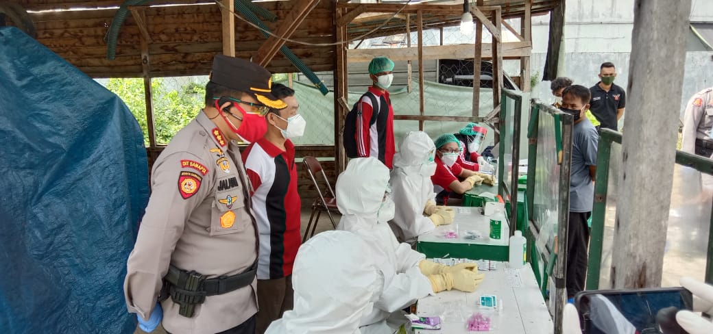 Tim Gugus Tugas Covid-19 Bersama Kapolres Kota Palangka Raya Pemeriksaan Cepat Gelar Rapid Tes Di Pasar Besar