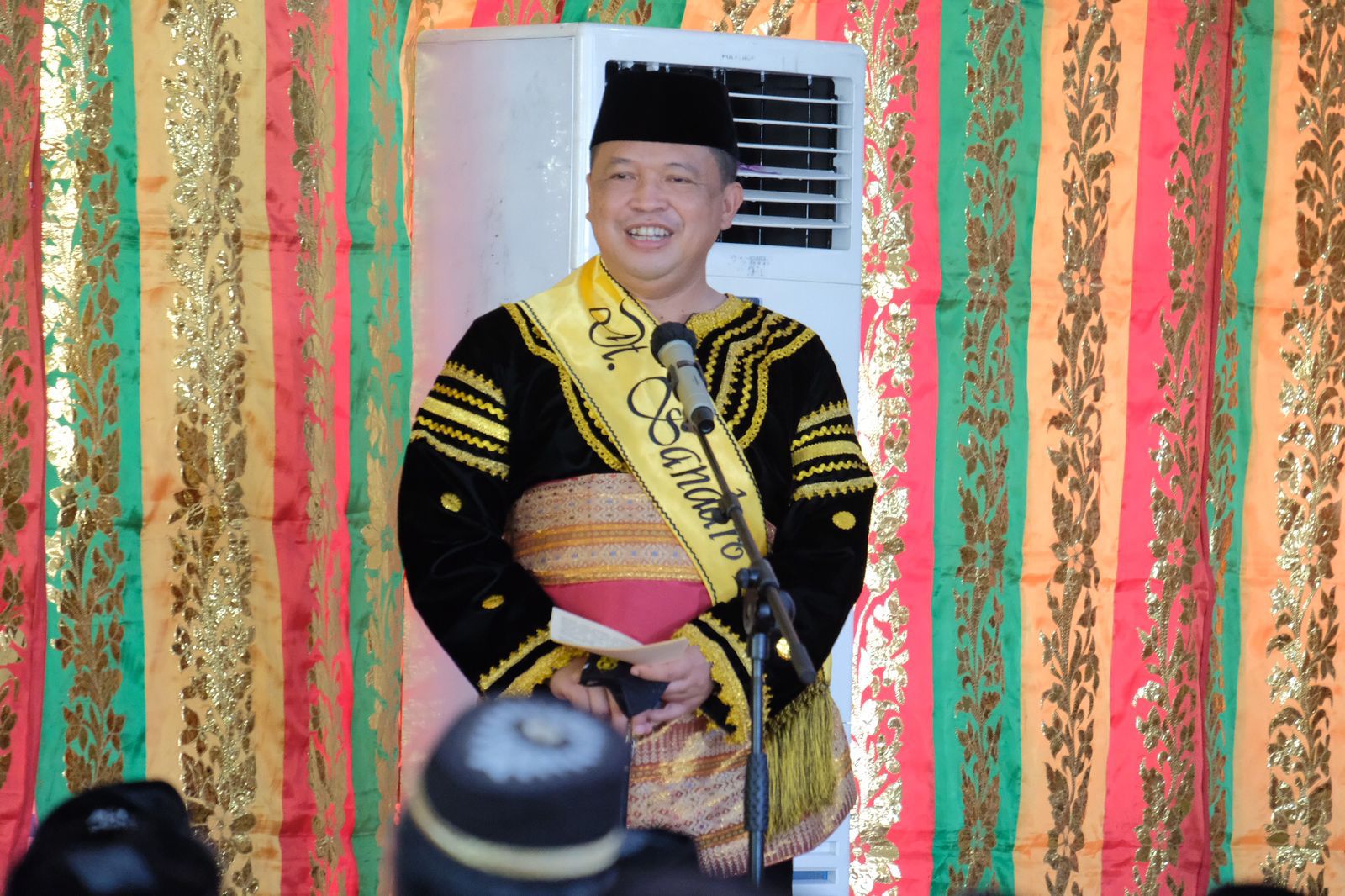 Terima Gelar Kehormatan Adat Datuak Bandaro Alam, Kapolda Riau: InsyaAllah Akan Saya Jaga Amanah Dengan Baik