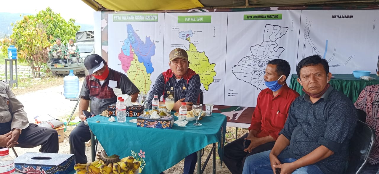Bupati Taput Pimpin Diskusi Tentang Peningkatan Produksi Pertanian Dengan Seluruh Kades Se Kecamatan Tarutung
