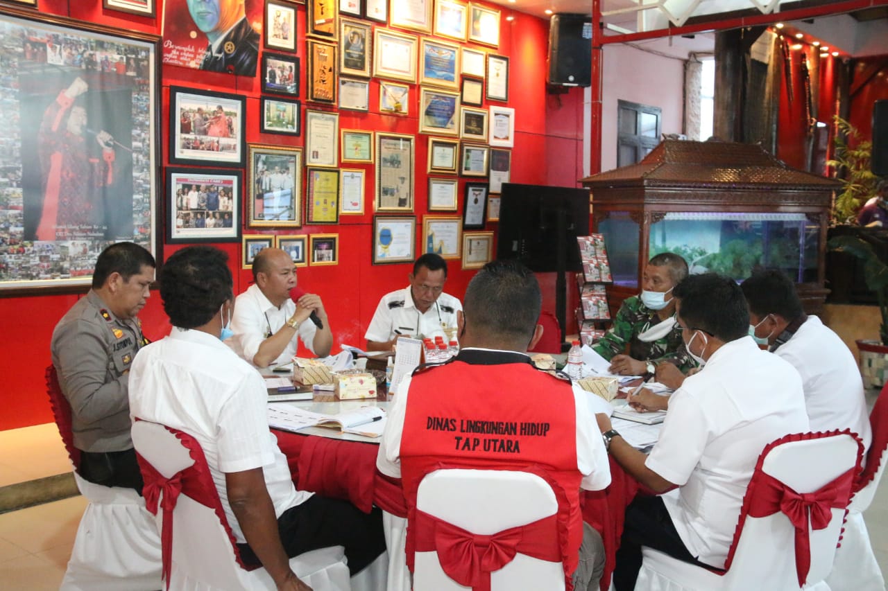 Bupati Pimpin Rapat Penertiban Keramba Jaring Apung di Wilayah Danau Toba Kabupaten Taput