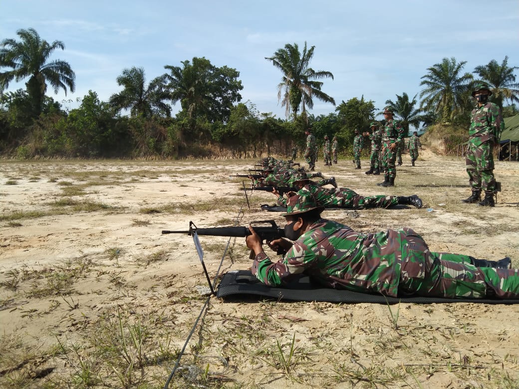 Personil Kodim 0301/PBR Gelar Latihan Menembak Senjata Ringan Triwulan VI Tahun 2020 di Lapangan Tembak Yon Arhanud 13/PBY