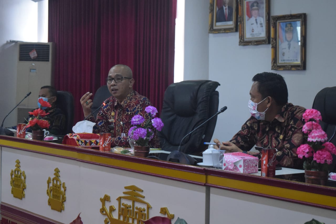 Pimpin Rapat Evaluasi Pecegahan Covid-19, Ketua Gugus Tugas Berharap Warga Hindari Keramaian 