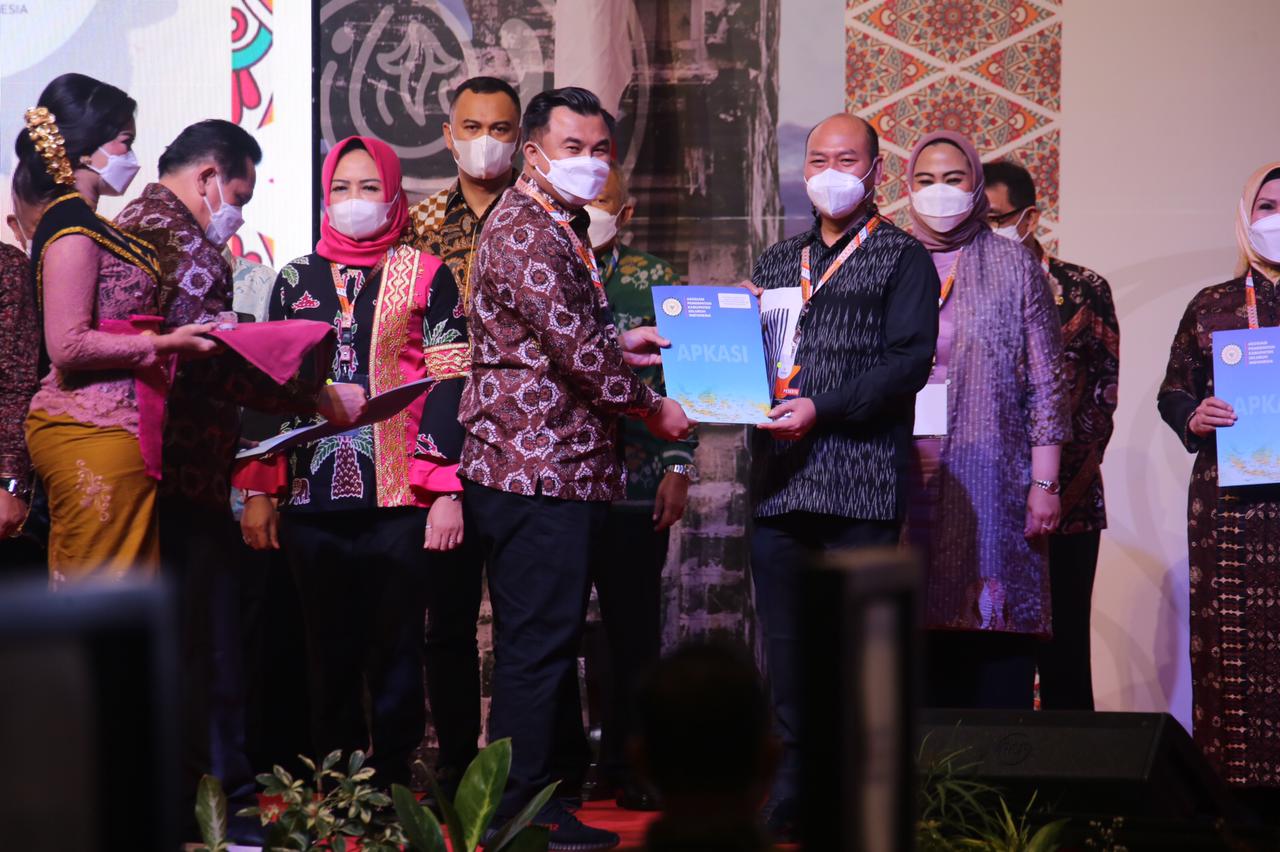 Bupati Taput Dilantik Jadi Ketua Bidang Pemerintahan dan Pendayagunaan Aparatur Pada Pengukuhan Dewan Pengurus APKASI
