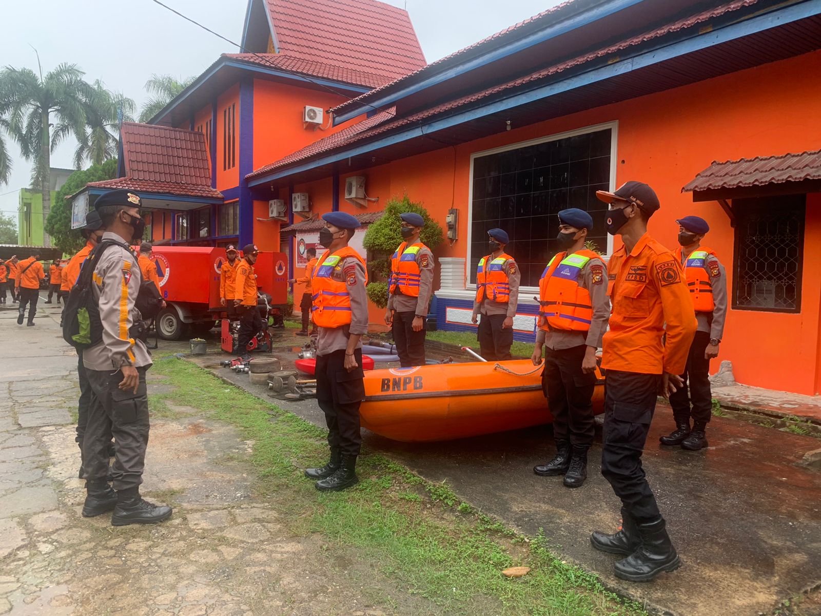Batalyon C Pelopor Satuan Brimob Polda Riau Gelar Latihan Penanggulangan Bencana Karhutla Bersama BPBD INHU