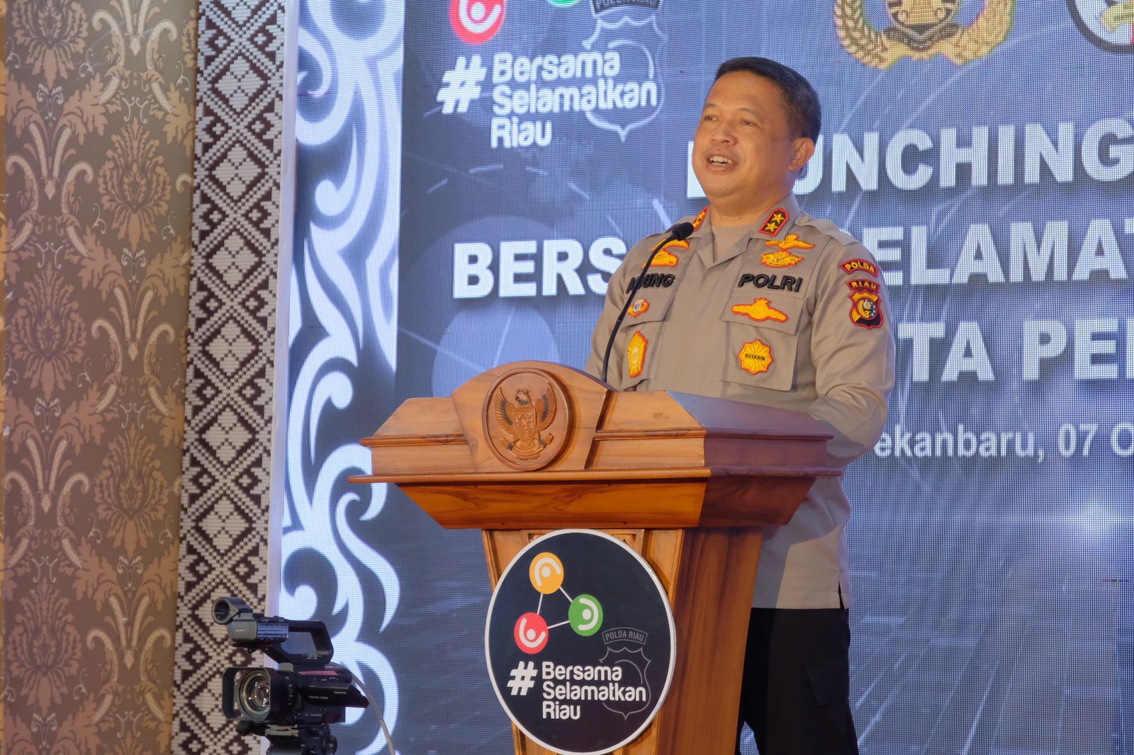 Kapolda Riau Launching Aplikasi BSR 'Bersama Selamatkan Riau' Untuk Tangani Yang Terkonfirmasi Covid-19 di Mako Polresta Pekanbaru