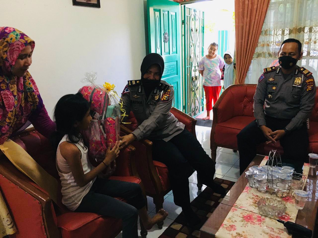 Bocah SD Korban Tabrak Lari Pengendara Ojol di Kunjungi Satlantas Polresta Pekanbaru