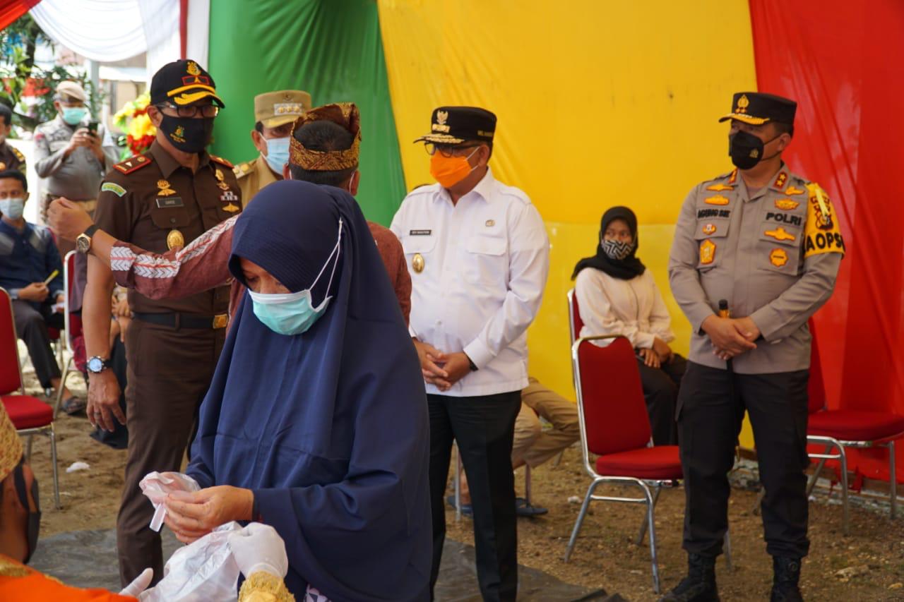 Pastikan Pilkada Berjalan Aman Damai Dan Patuhi Prokes, Kapolda Riau Bersama Forkopimda Lakukan Peninjauan TPS Di Rohul Dan Dumai