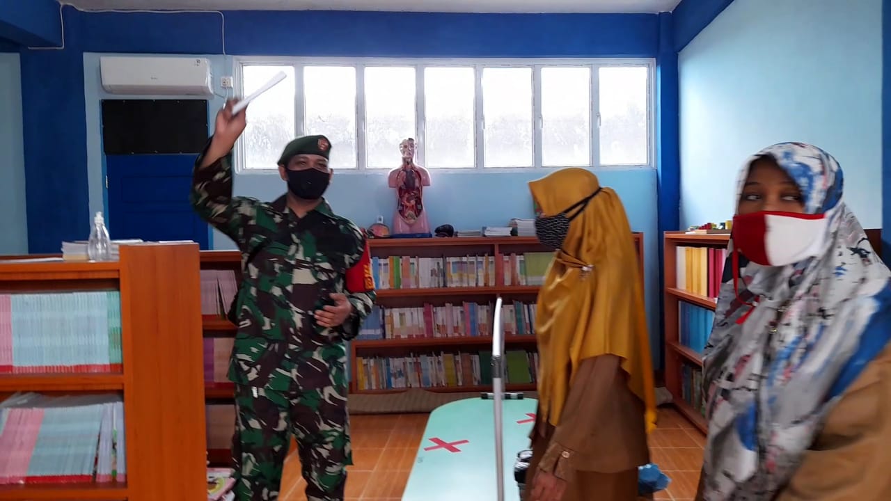 Personil Kodim 0301/PBR Hadiri Rapat Sosialisasi SOP Dalam Pelaksanaan Belajar Tatap Muka Di Sekolah MI Muhammadiyah 02 Pekanbaru