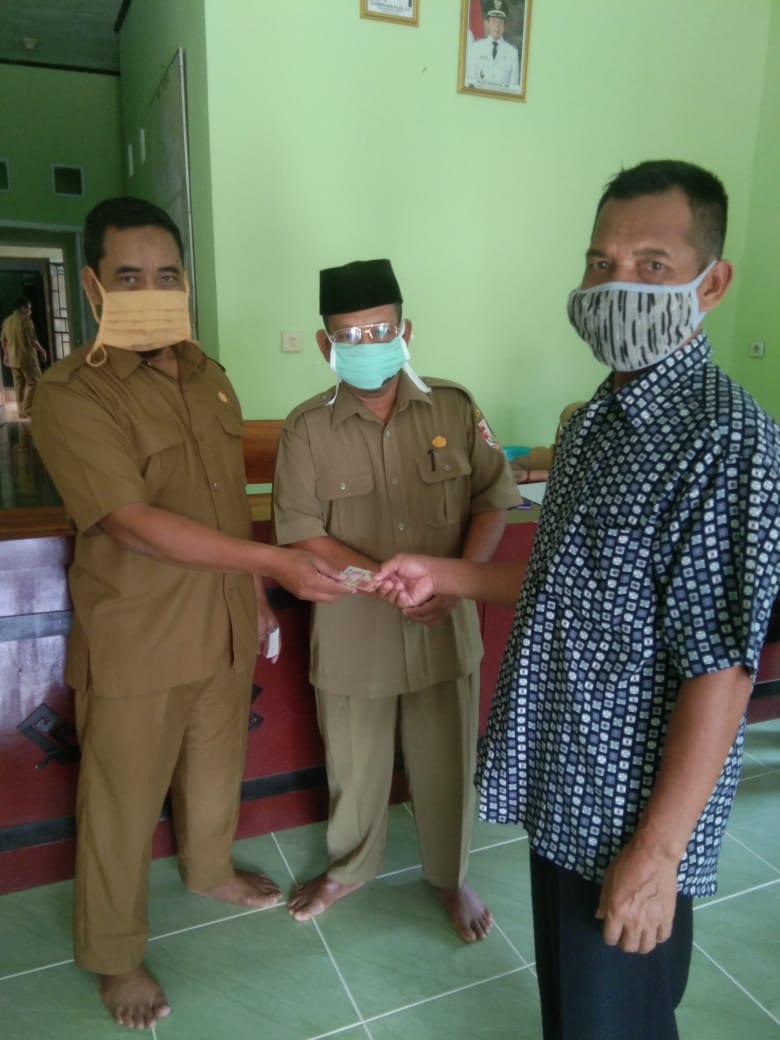 158 Kepala Keluarga Tiyuh Panaragan Jaya Indah Menerima Bantuan BLT