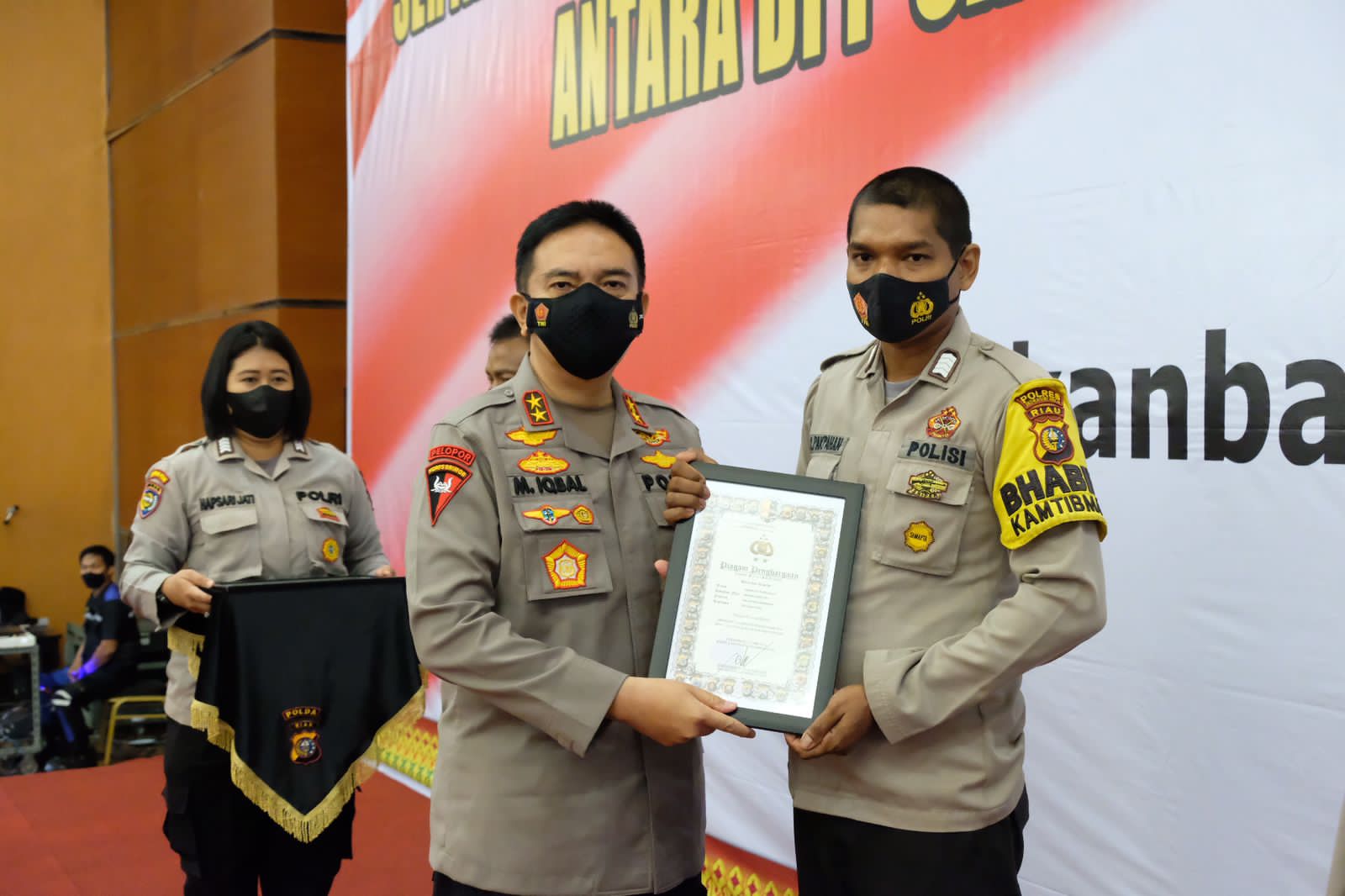 Tiga Personel Bhabinkamtibmas Polres Inhu Terima Penghargaan, Ini Prestasinya