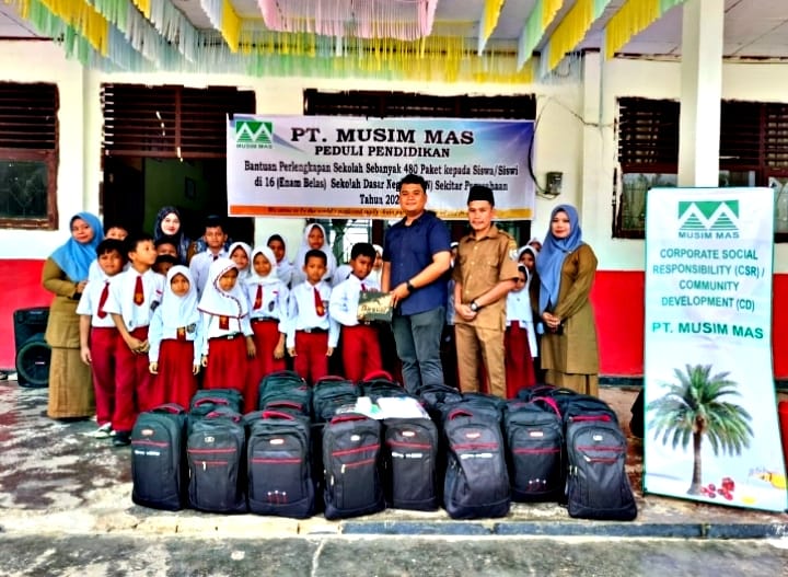 Luar Biasa! PT Musim Mas Salurkan 480 Paket Sekolah, Wujud Nyata Komitmen Mencerdaskan Generasi Pelalawan