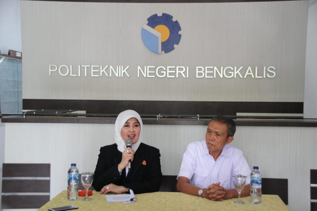 Usai Penandatanganan MoU, Kajati Riau Dr. Mia Amiati, SH, MH Melaksanakan Kegiatan Kuliah Umum di Politeknik Negeri Bengkalis