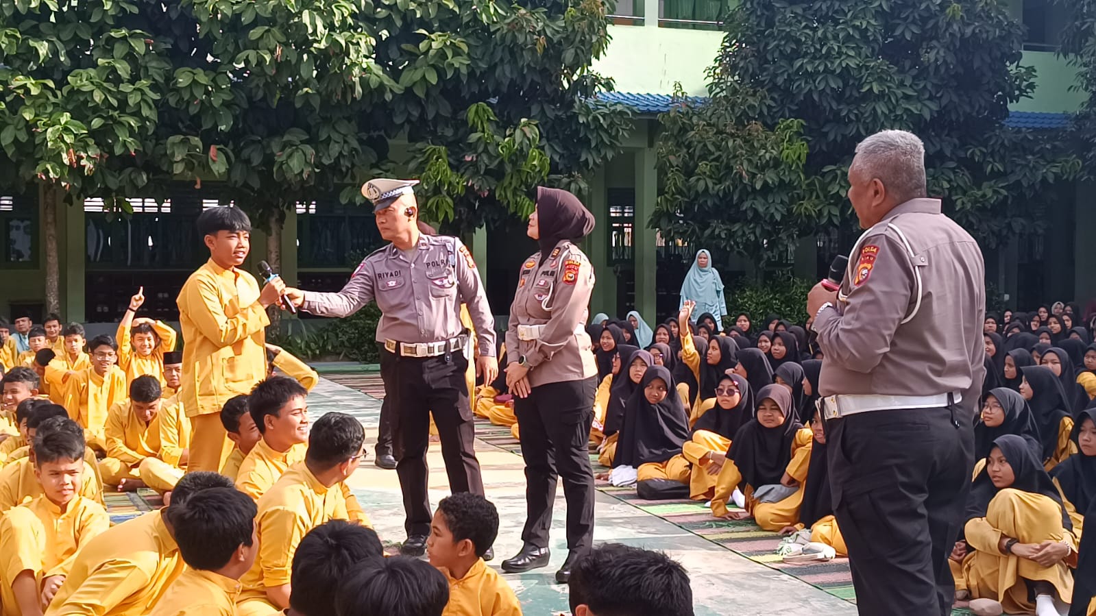 Police Goes To School Dan Green Policing, Ditlantas Polda Riau Edukasi Murid MTsN Muhammadiyah 2 Pekanbaru
