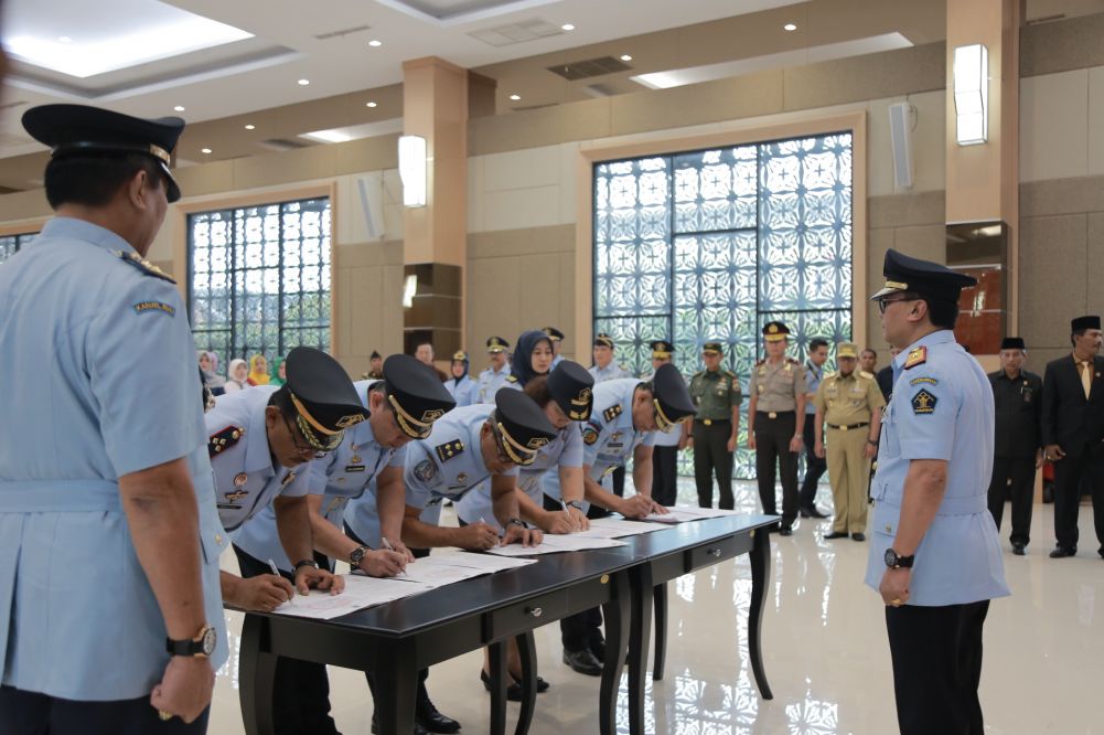 Kepala Kanwil Kemenkumham Provinsi Riau Melantik dan Pengambilan Sumpah Jabatan Pejabat Eselon III - V