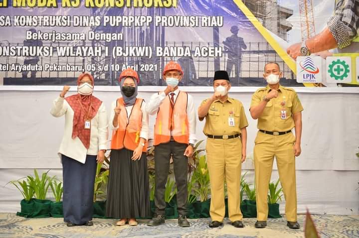Pj Sekdaprov Riau Hadiri Acara Pembukaan Pelatihan dan Fasilitasi Uji Sertifikasi Ahli Muda K3 Kontruksi