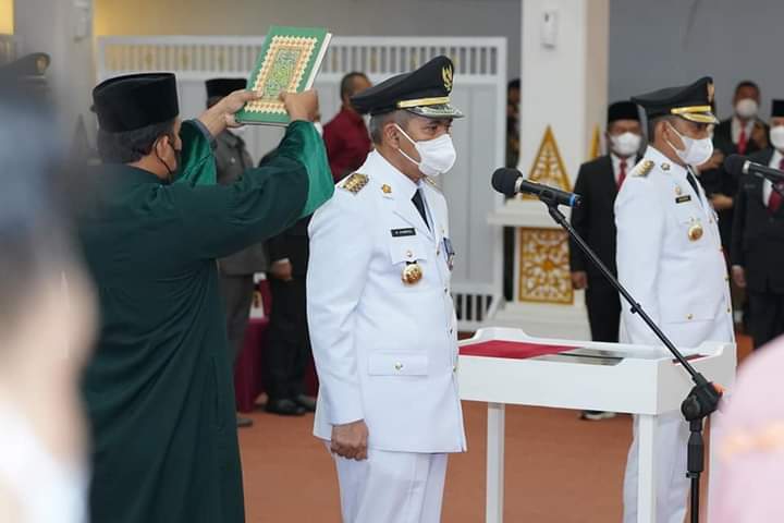 Gubernur Riau Resmi Lantik Kamsol Sebagai Pj Bupati Kampar dan Muflihun Sebagai Pj Wali Kota Pekanbaru