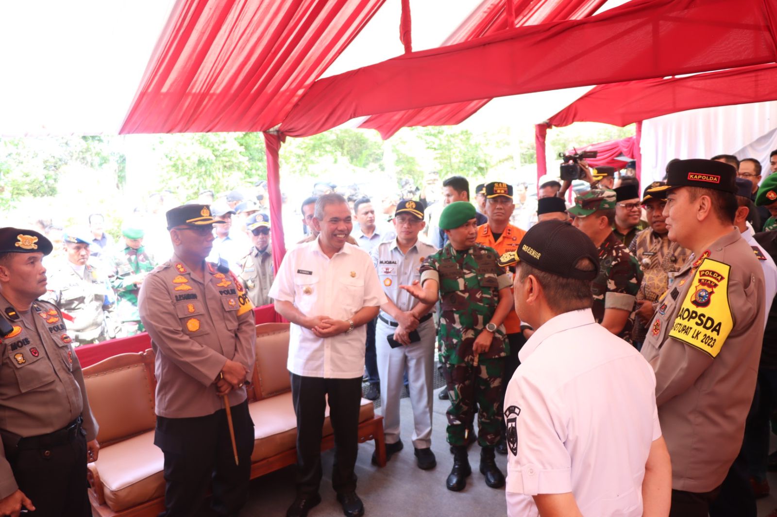 Kapolda Riau Bersama Forkopimda Tinjau Pos Pengamanan Operasi Ketupat Lancang Kuning 2023 Dekat Perbatasan Sumatera Barat