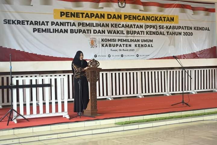 KPU Melantik 100 Anggota PPK, Berikut Pesan Bupati Kendal