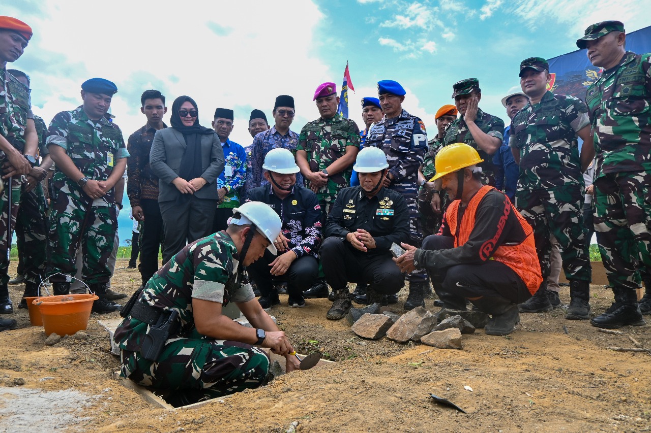 Pejabat Utama Kodau I Hadiri Peletakan Batu Pertama Pembangunan Yon Parako 464 Pasgat