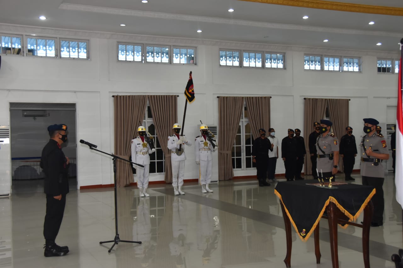 Dansat Brimob Polda Riau Pimpin Upacara Sertijab Danden Gegana Sat Brimob