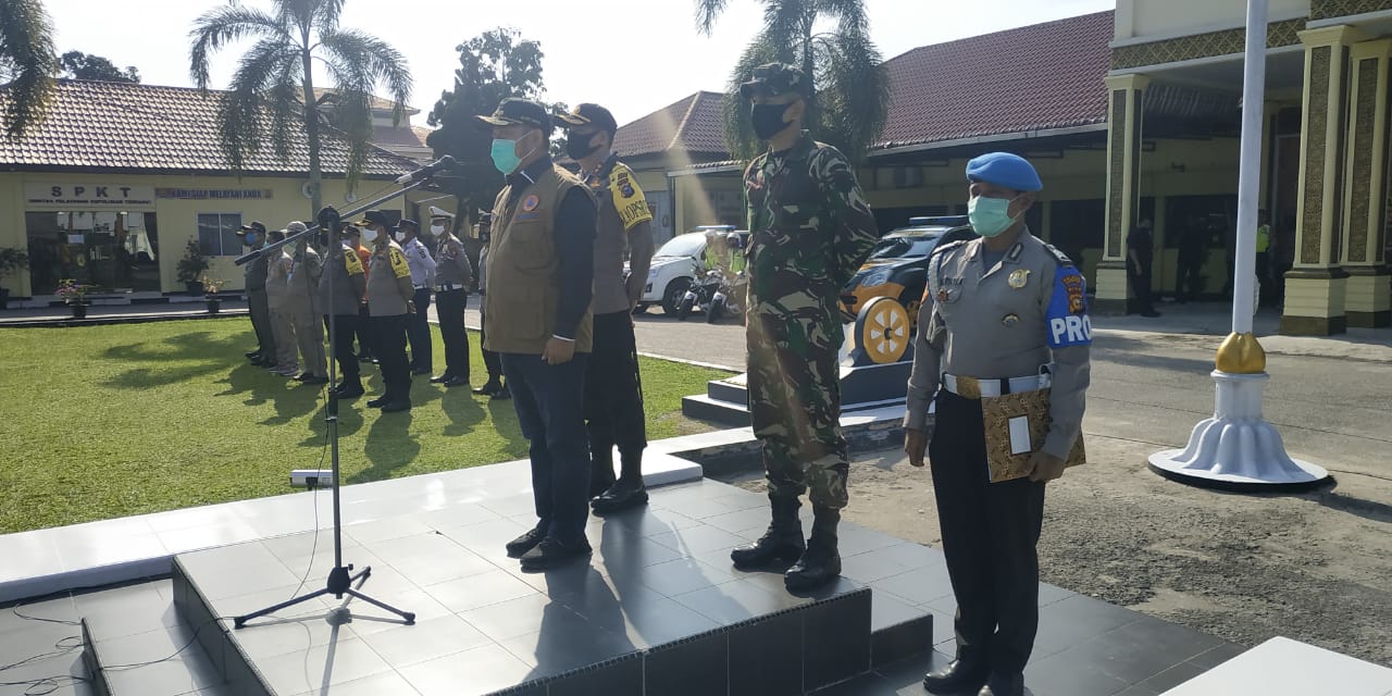 Bupati Kampar Didampingi Kapolres Dan Kasdim 0313/KPR Pimpin Apel Bersama Penyemprotan Desinfektan di Kota Bangkinang
