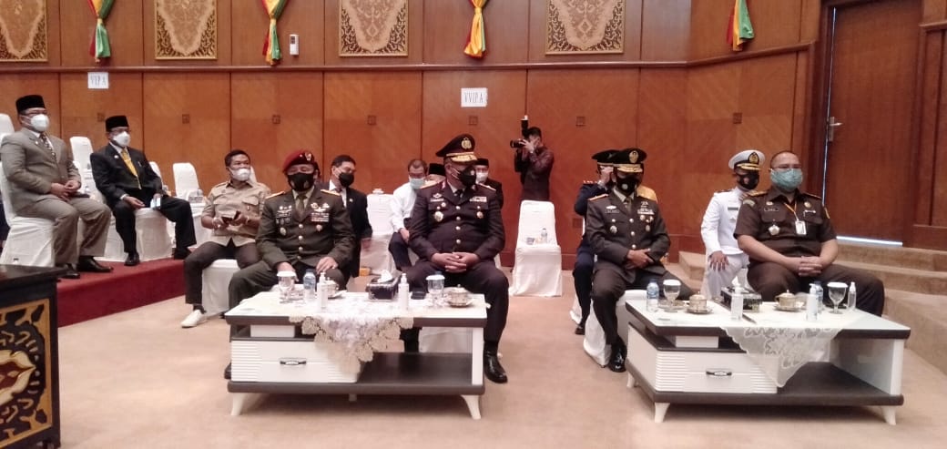 Kodim 0301/PBR Hadiri Rapat Paripurna Dalam Rangka Pengucapan Sumpah Janji PAW Pimpinan DPRD Riau dan Wakil DPRD Sisa Masa Jabatan 2019 - 2024