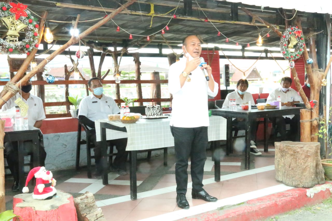 Bupati Taput Resmikan Food Court Tanggul Aek Sigeon Tarutung Beserta 8 Unit Toilet